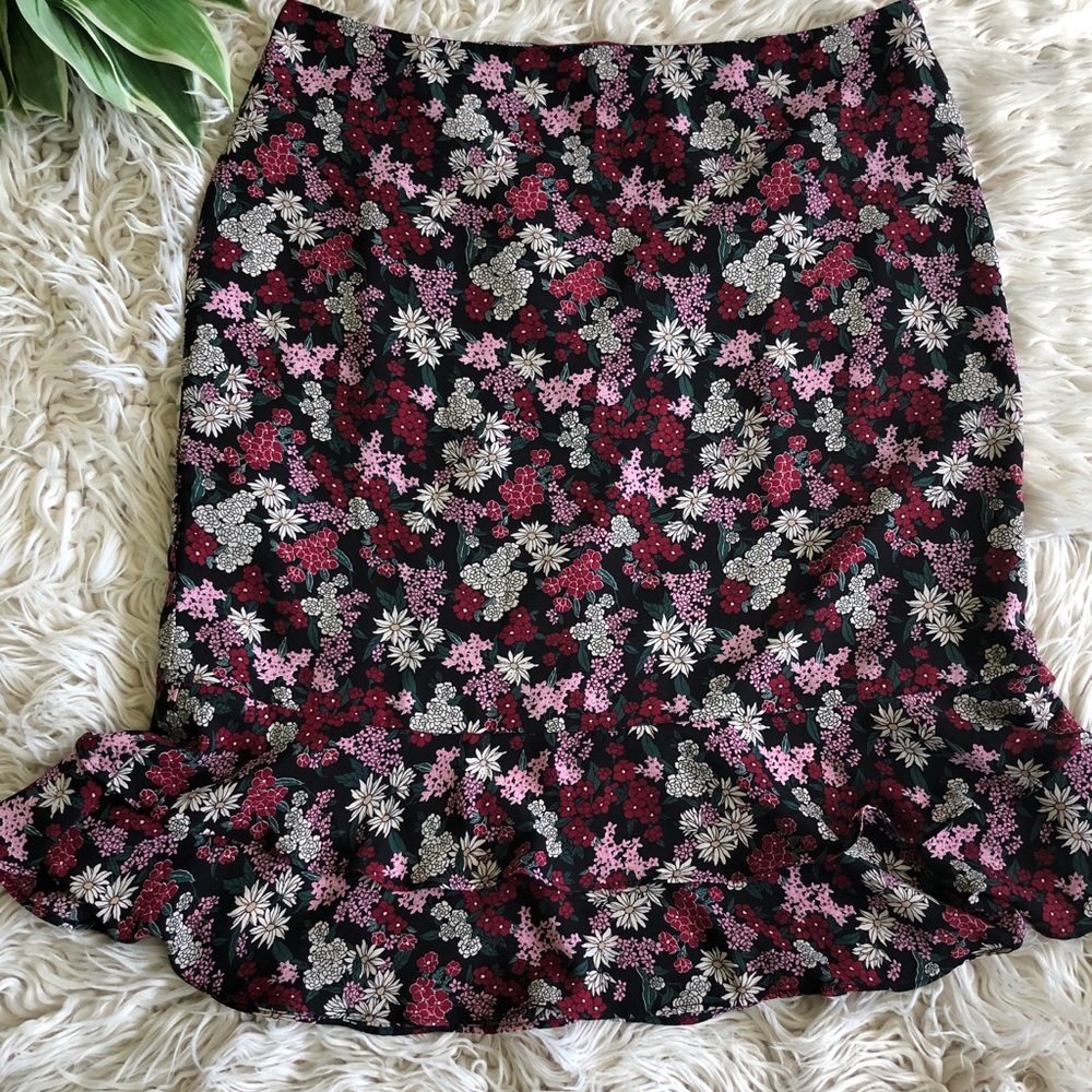 🎉SALE🎉 “Ann Taylor” Floral Fishtail Midi Skirt